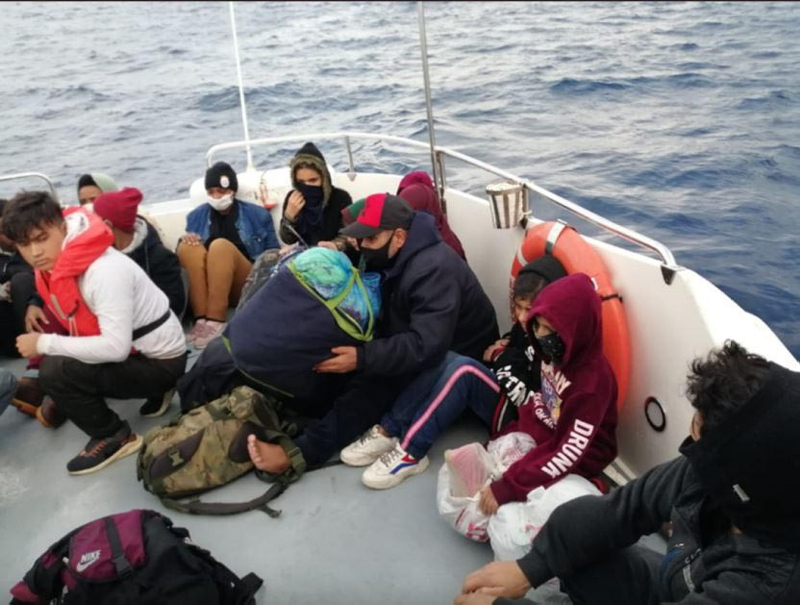 Yunanistan göçmenleri ölüme itti! İmdada Türk Sahil Güvenlik yetişti...