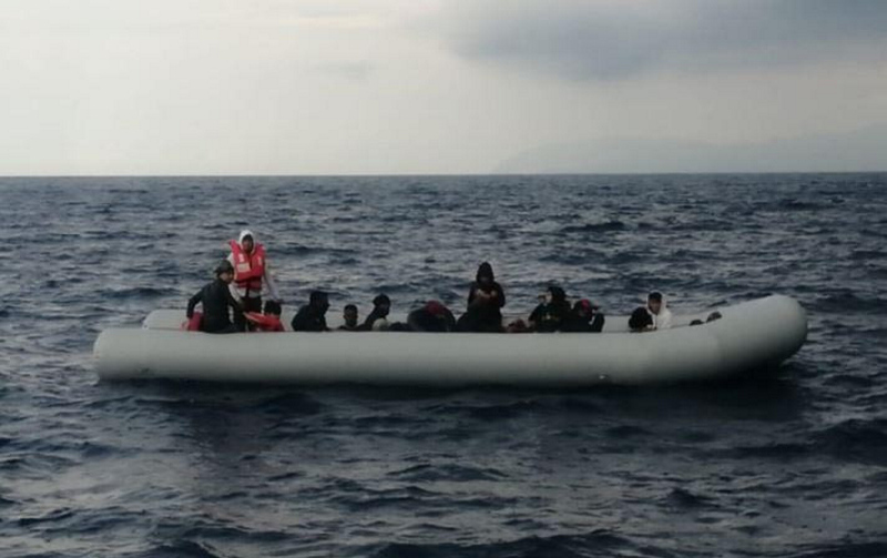 Yunanistan göçmenleri ölüme itti! İmdada Türk Sahil Güvenlik yetişti...