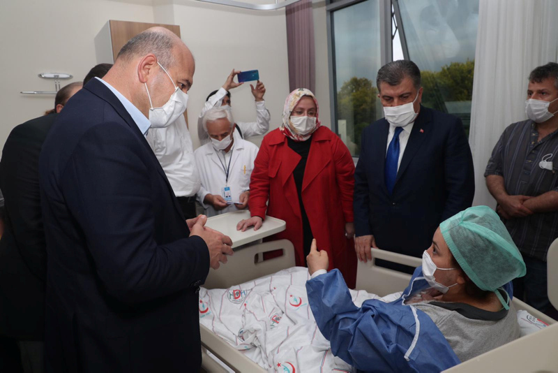 Bakanlar, fabrikadaki patlamada yaralanan çalışanları dinledi
