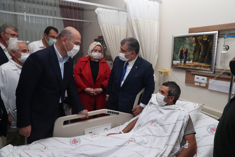 Bakanlar, fabrikadaki patlamada yaralanan çalışanları dinledi