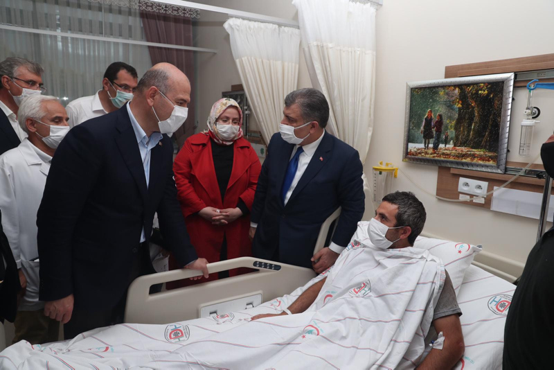 Bakanlar, fabrikadaki patlamada yaralanan çalışanları dinledi