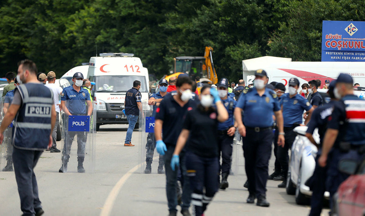 SON DAKİKA HABER - Sakarya’daki havai fişek fabrikasının patlaması sonrası Bakan Koca’dan açıklama geldi! 4 ölü - 97 yaralı!