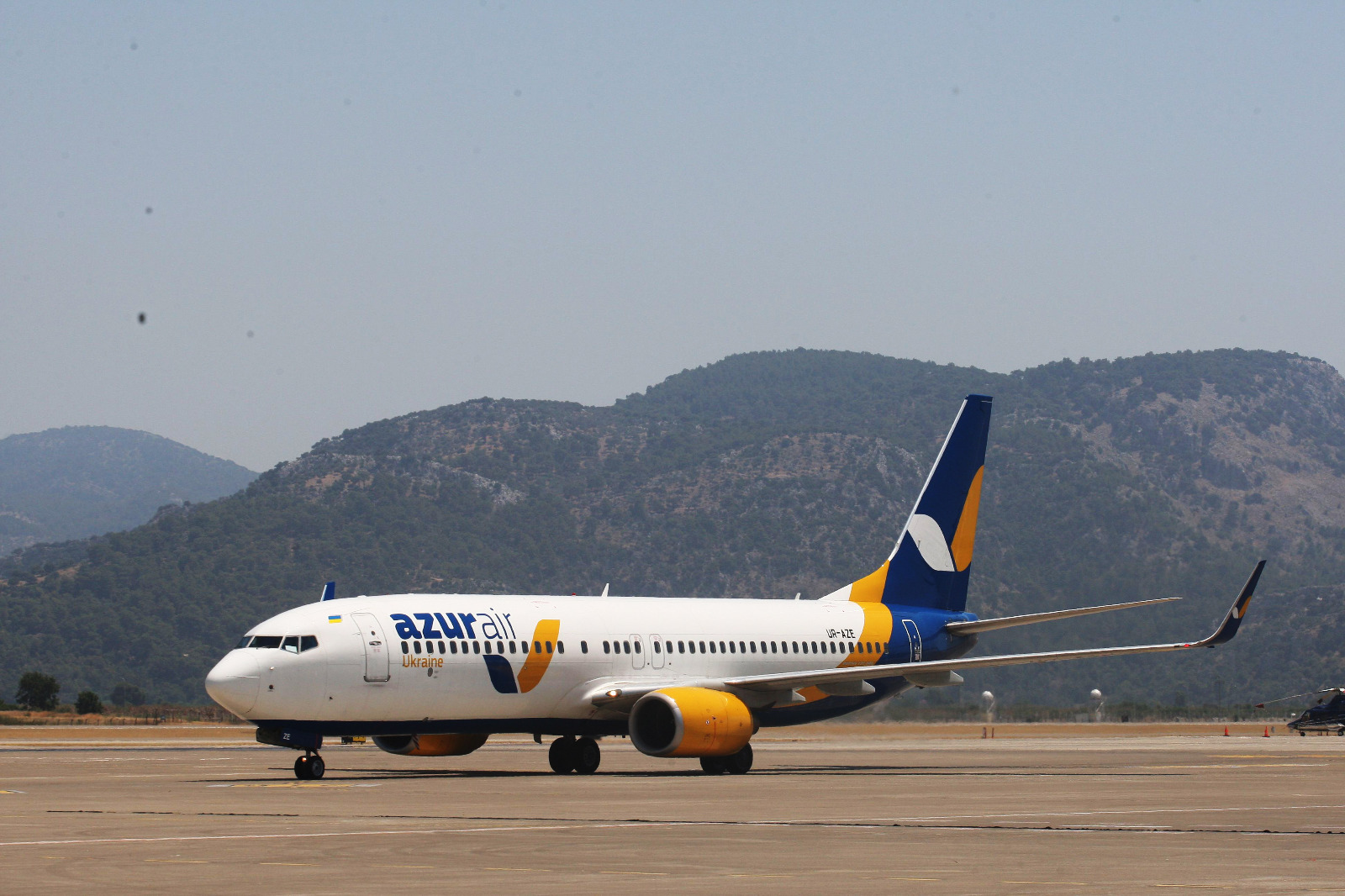 Sezonun ilk turistlerini su takı ile karşıladılar