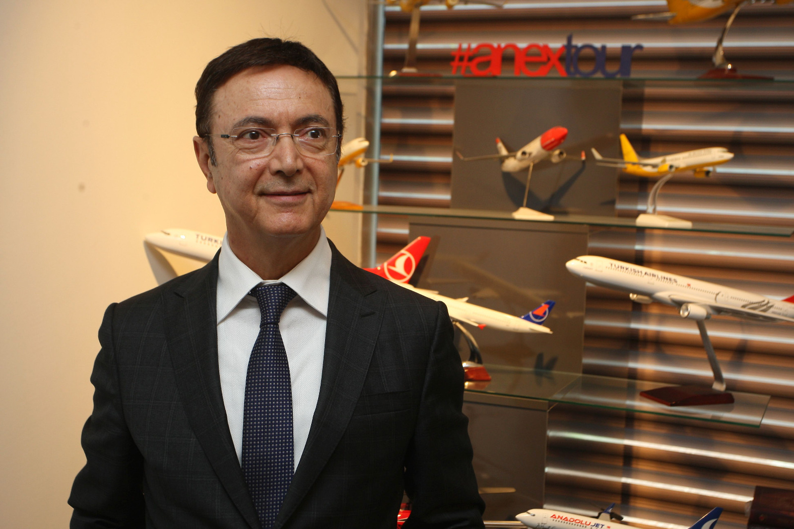 Sezonun ilk turistlerini su takı ile karşıladılar