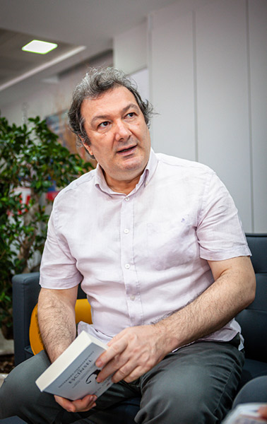 Öğretim Üyesi Ürolog Prof. Dr. Zeki Bayraktar: LGBT lobisi insanlığın geleceğini tehdit ediyor