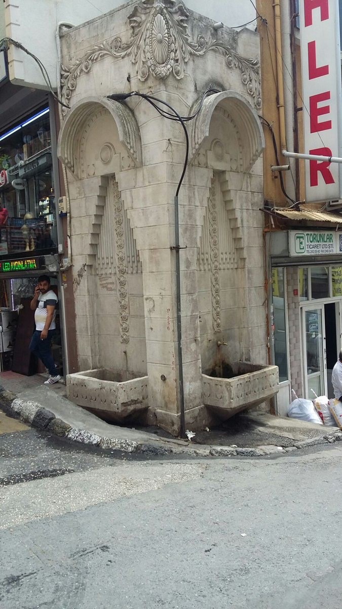 Laleli Çeşmesi için İBB’den dalga geçer gibi açıklama: O fotoğraf zaten viral olmuştu