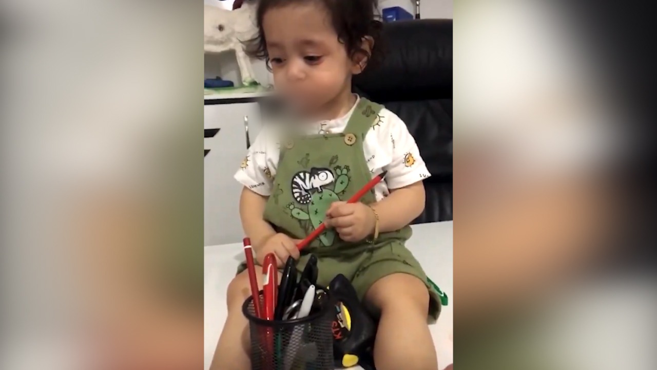 SON DAKİKA: Dünün ardından bir rezalet görüntü de bugün ortaya çıktı! Küçük çocuğa zorla sigara içirmeye çalıştı