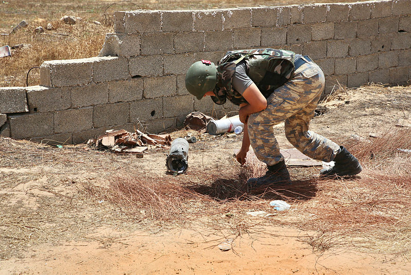 Libya ordusu Hafter milislerinin sivil yerleşimlere tuzakladığı mayınları sergiledi