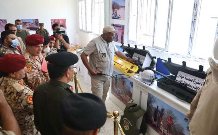 Libya ordusu Hafter milislerinin sivil yerleşimlere tuzakladığı mayınları sergiledi