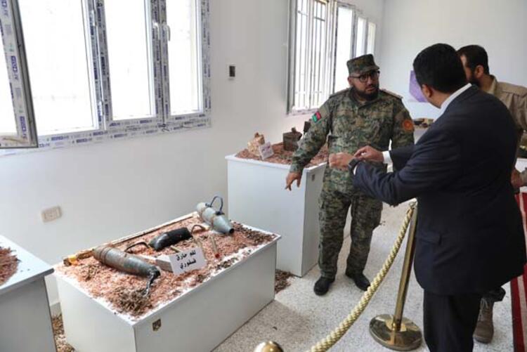 Libya ordusu Hafter milislerinin sivil yerleşimlere tuzakladığı mayınları sergiledi