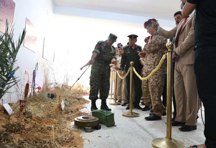 Libya ordusu Hafter milislerinin sivil yerleşimlere tuzakladığı mayınları sergiledi