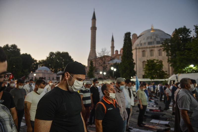 Arap gazeteciler, Ayasofya’nın ibadete açılmasını tarihi bir adım olarak değerlendirdi