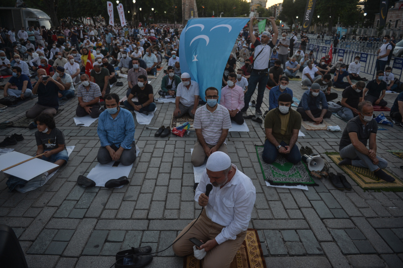 Arap gazeteciler, Ayasofya’nın ibadete açılmasını tarihi bir adım olarak değerlendirdi