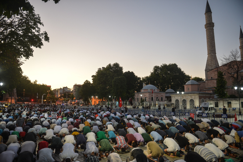Arap gazeteciler, Ayasofya’nın ibadete açılmasını tarihi bir adım olarak değerlendirdi