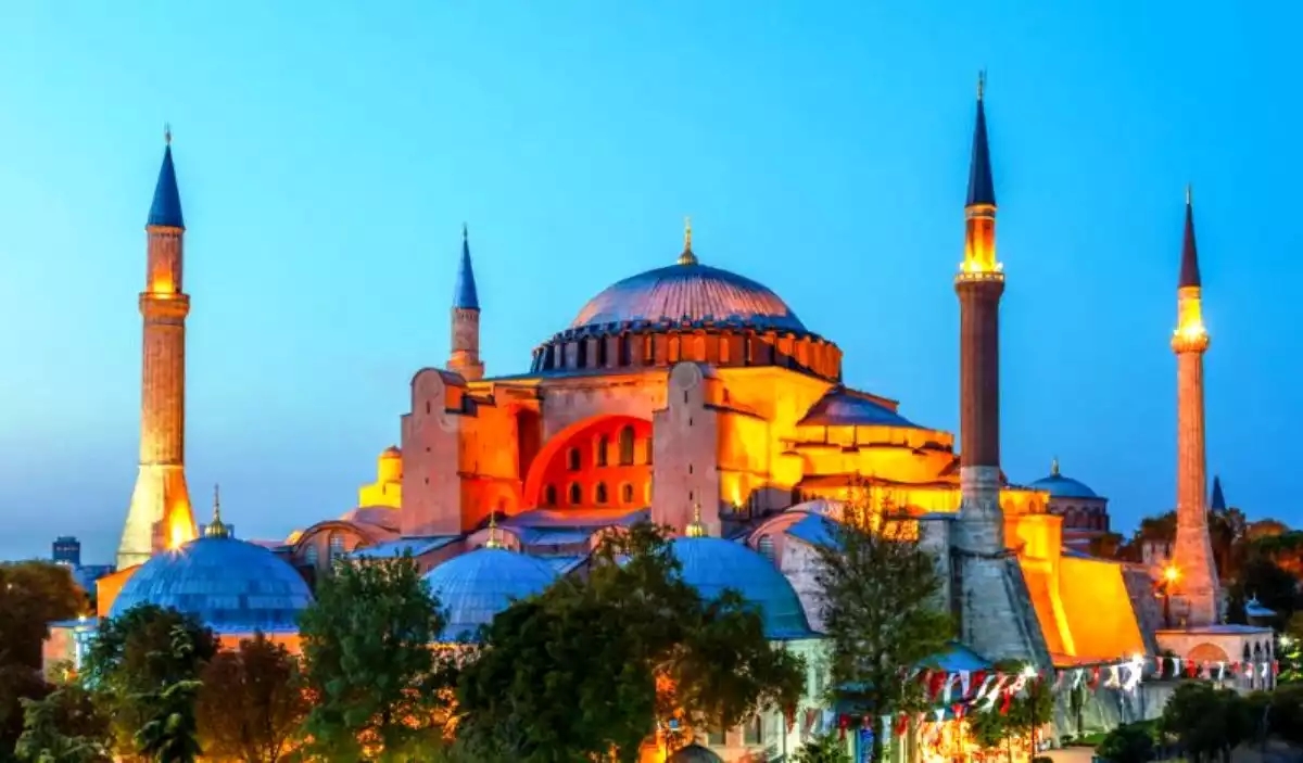 Alman papazdan Papa Franciscus’e flaş Ayasofya eleştirisi!