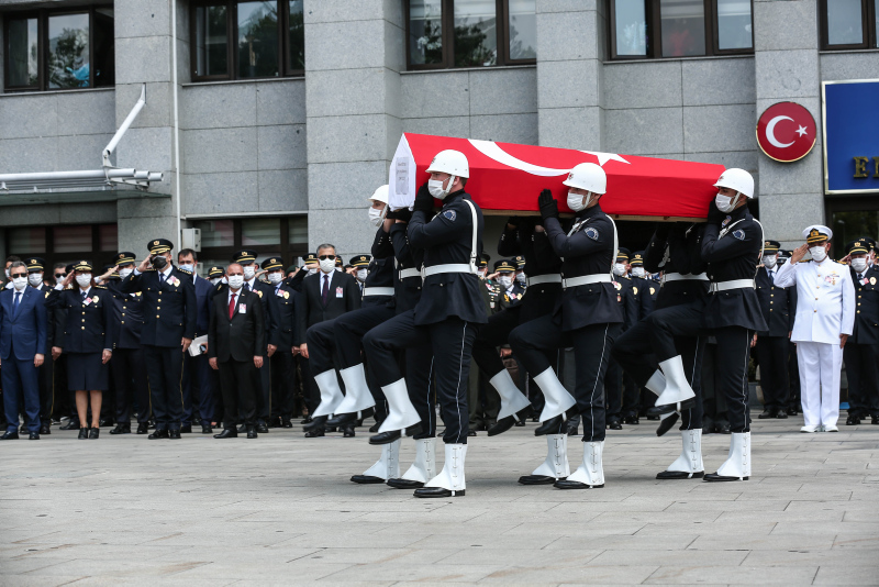 Şehit polis Erkan Gökteke için İstanbul İl Emniyet Müdürlüğünde tören düzenlendi
