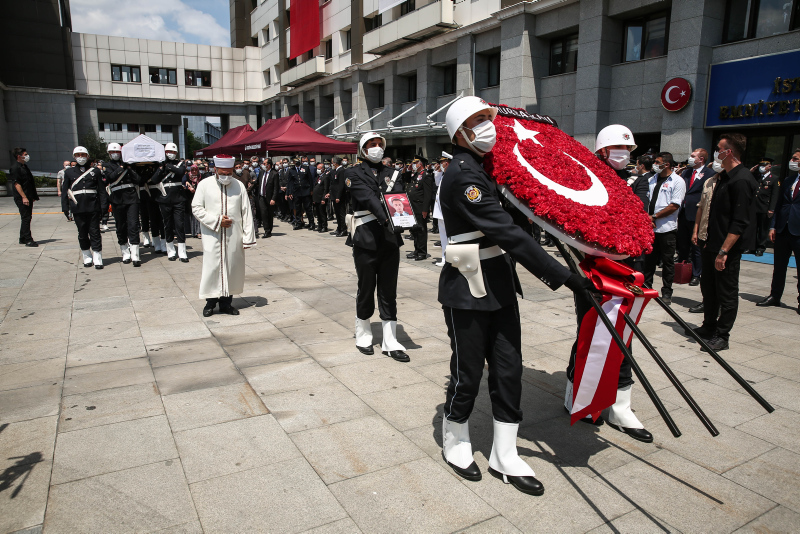 Şehit polis Erkan Gökteke için İstanbul İl Emniyet Müdürlüğünde tören düzenlendi