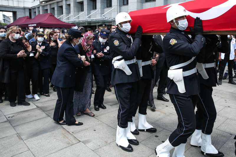 Şehit polis Erkan Gökteke için İstanbul İl Emniyet Müdürlüğünde tören düzenlendi