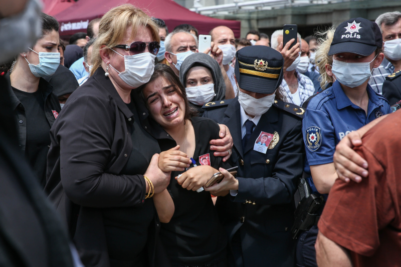 Şehit polis Erkan Gökteke için İstanbul İl Emniyet Müdürlüğünde tören düzenlendi