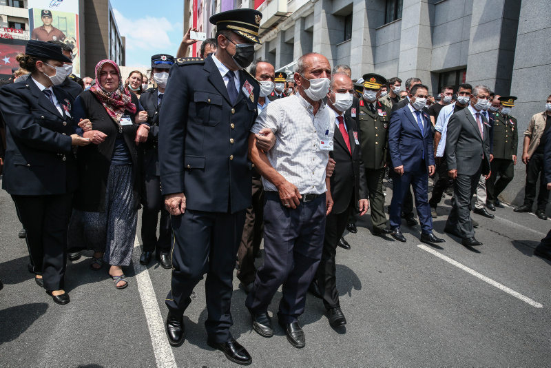 Şehit polis Erkan Gökteke için İstanbul İl Emniyet Müdürlüğünde tören düzenlendi