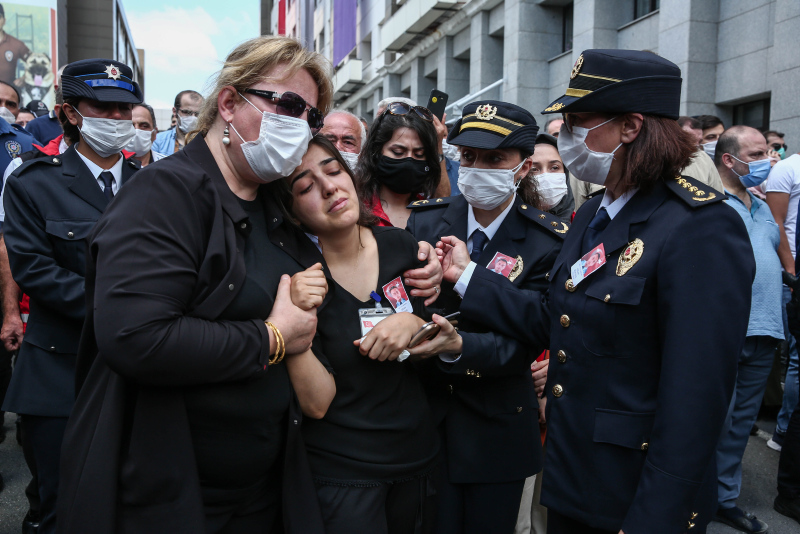 Şehit polis Erkan Gökteke için İstanbul İl Emniyet Müdürlüğünde tören düzenlendi