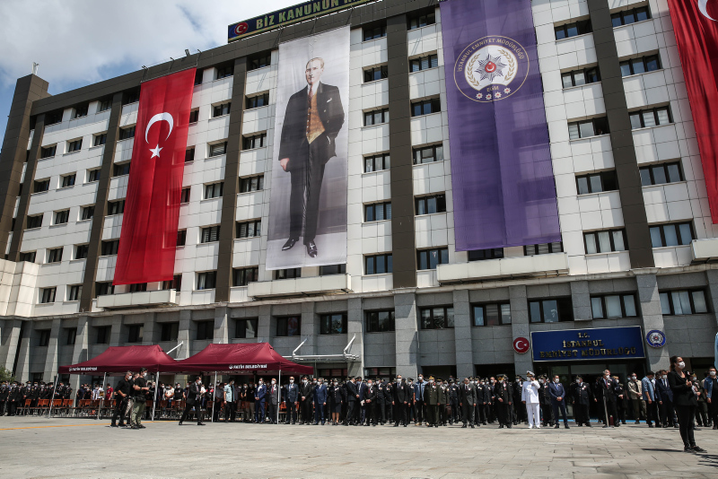 Şehit polis Erkan Gökteke için İstanbul İl Emniyet Müdürlüğünde tören düzenlendi