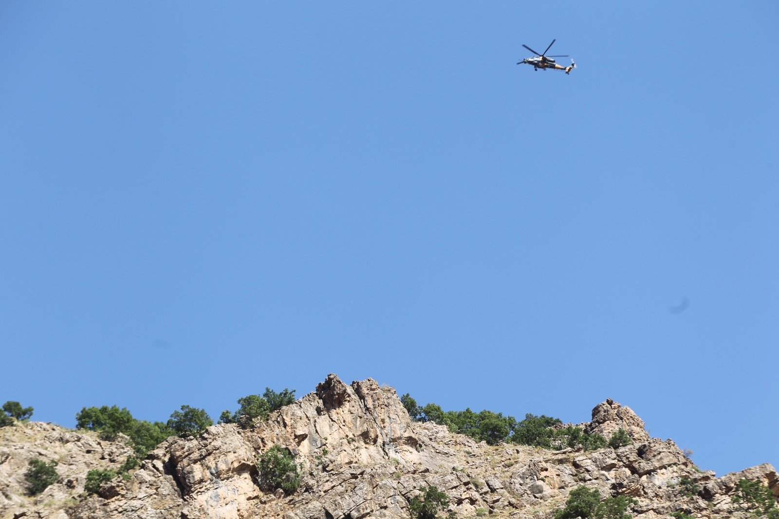 Son dakika: İçişleri Bakanlığınca Hakkari’de yıldırım-2 cilo operasyonu başlatıldı