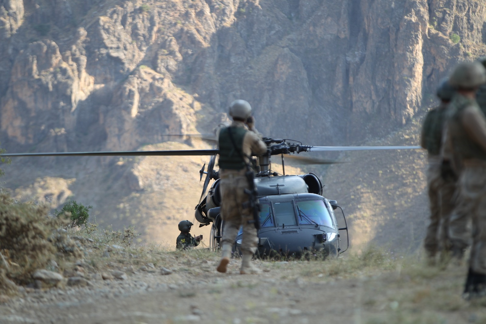 Son dakika: İçişleri Bakanlığınca Hakkari’de yıldırım-2 cilo operasyonu başlatıldı