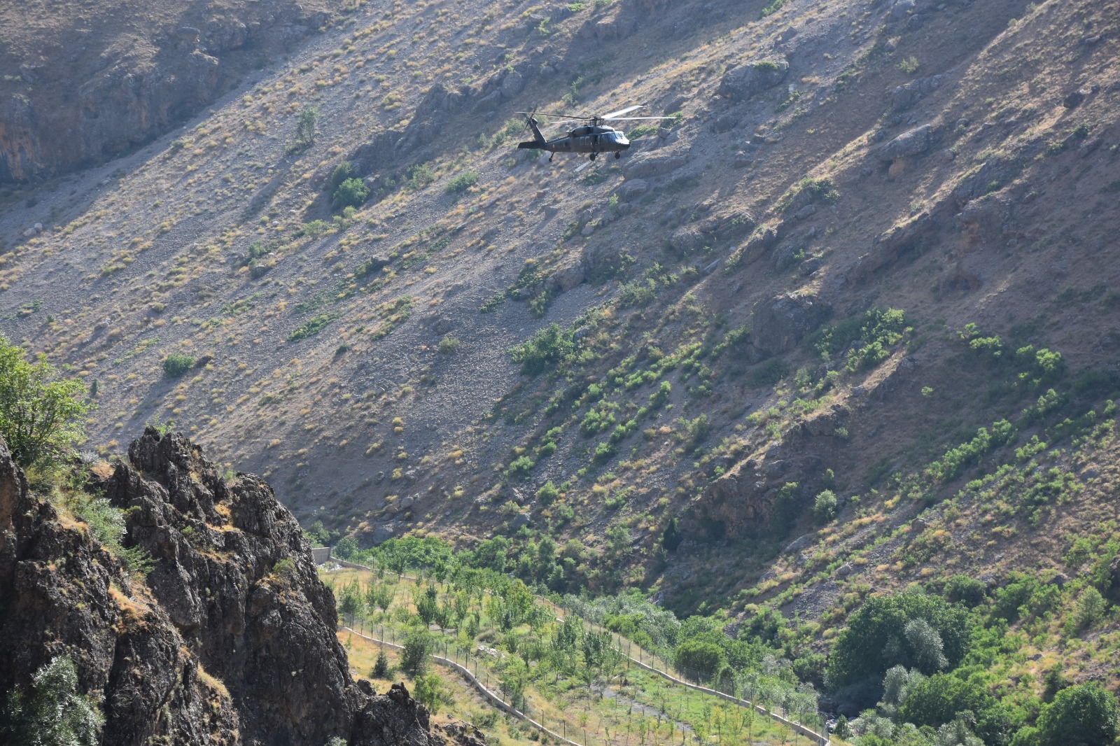 Son dakika: İçişleri Bakanlığınca Hakkari’de yıldırım-2 cilo operasyonu başlatıldı