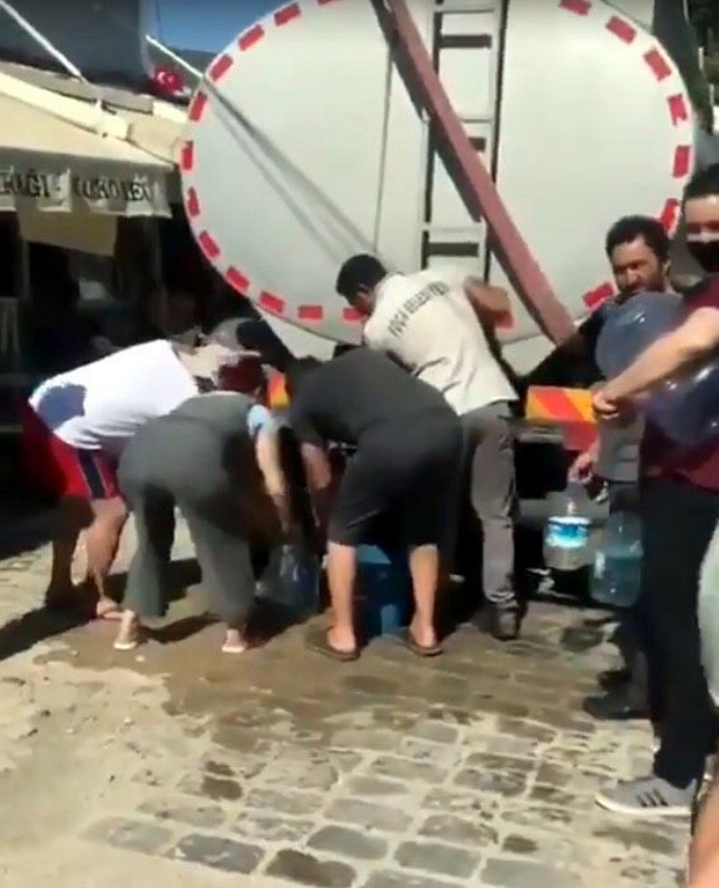 İzmir Foça susuz kaldı! Halk CHP belediyeciliğine isyan etti