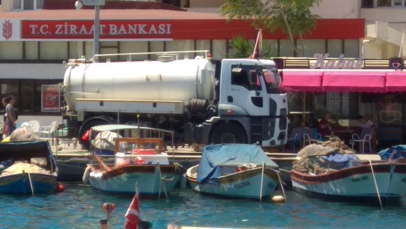 İzmir Foça susuz kaldı! Halk CHP belediyeciliğine isyan etti