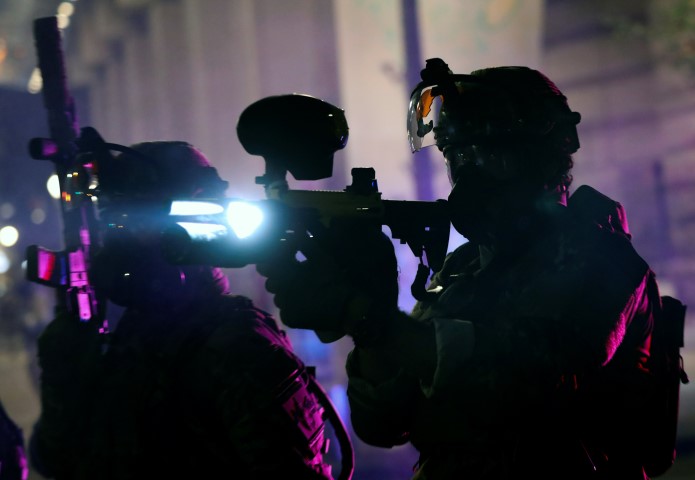 ABD’de şiddet olayları durmuyor! Trump’tan son dakika hamle! Daha fazla federal güç...