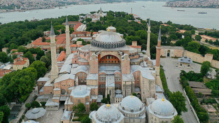 Ayasofya’da ilk cuma namazı! Ayasofya’ya nerede, toplu ulaşım ve arabayla Ayasofya’ya nasıl gidilir?