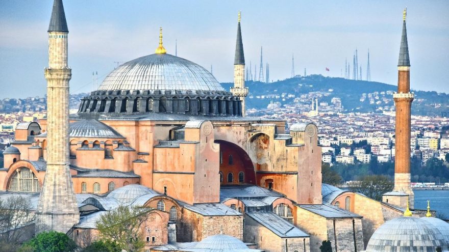 Ayasofya’da ilk cuma namazı! Ayasofya’ya nerede, toplu ulaşım ve arabayla Ayasofya’ya nasıl gidilir?