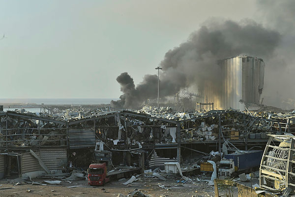 Son dakika! Eski CIA uzmanından Beyrut’taki patlamayla ilgili flaş sözler!