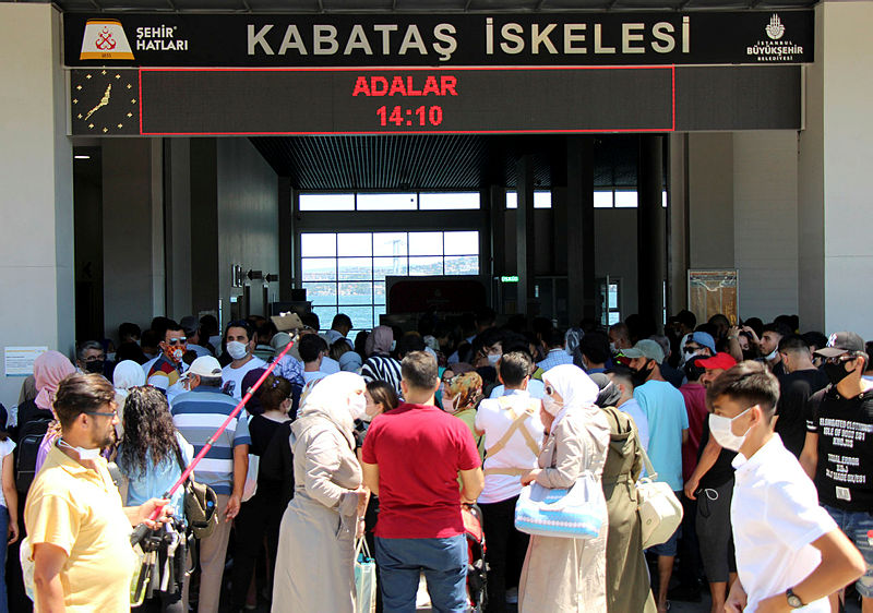 Son dakika haberi: Bilim Kurulu Üyesi o fotoğrafa isyan etti: Sağlık çalışanlarının kalbi kırıldı...