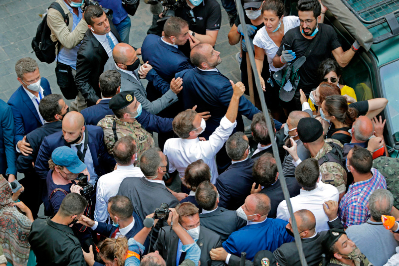 Son dakika: Macron’a tepkiler çığ gibi: Lübnan senin köyün mü? Sömürgecinin hazin sonu...