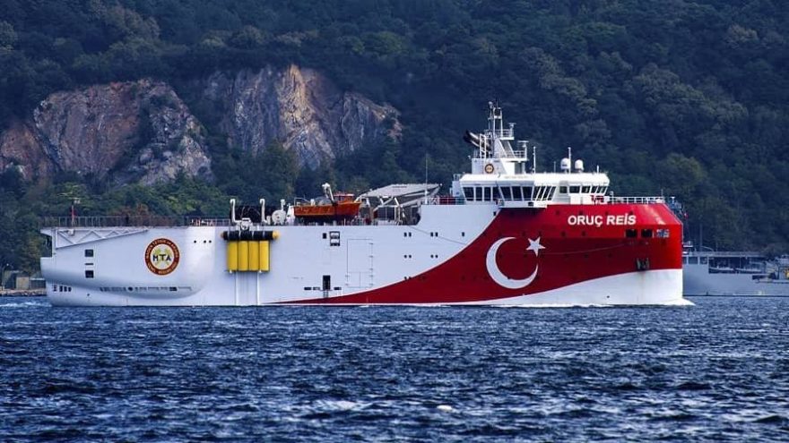 Son dakika: Doğu Akdeniz’de sular ısındı! Oruç Reis yola çıktı, Atina panikledi! Art arda acil toplantılar...