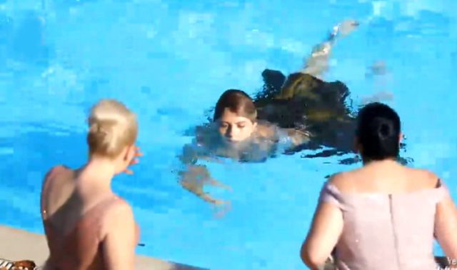 Doya Doya Moda son bölümde rakibini havuza attı, ortalık karıştı! Doya Doya Moda yarışmasında gergin anlar...