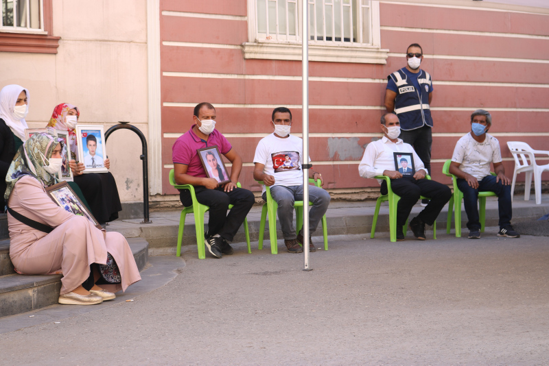 PKK’lı teröristlerden hain plan! Evlat nöbetindeki babaya pusu kurdular