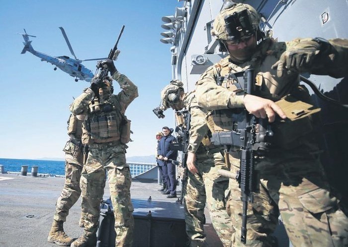 Son dakika haberleri: Rum medyasında korku manşetleri: Türk helikopterleri Girne semalarında...