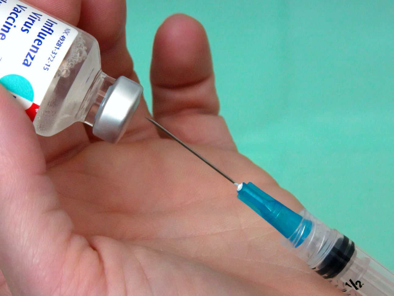 Son dakika: Koronavirüse karşı koruduğu açıklanınca vatandaşlar akın etti! Zatürre aşısında talep patlaması