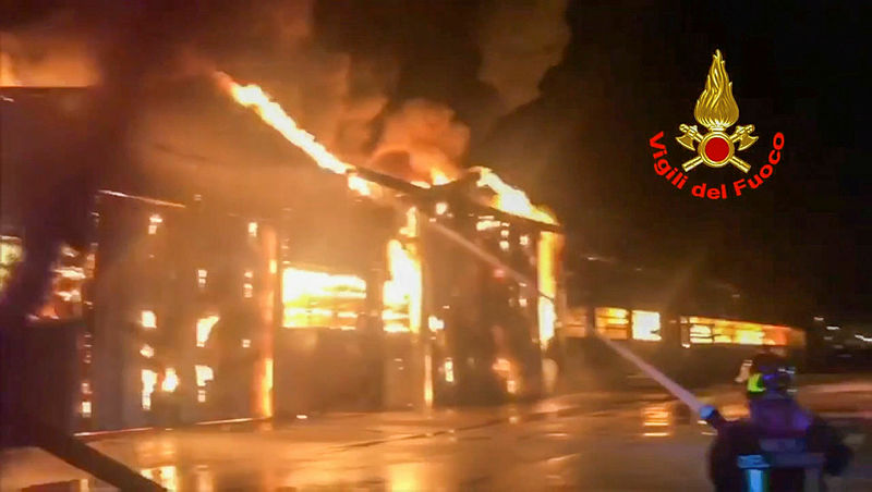 Son dakika: İtalya’da patlama! Liman alev alev yandı... Şehirdeki tüm eğitim kurumları, milli parklar ve spor tesisleri kapatıldı