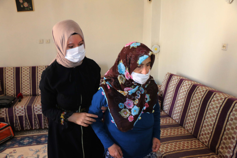 Corona virüsü yenen 104 yaşındaki kadın: Hiç evden çıkmadım...