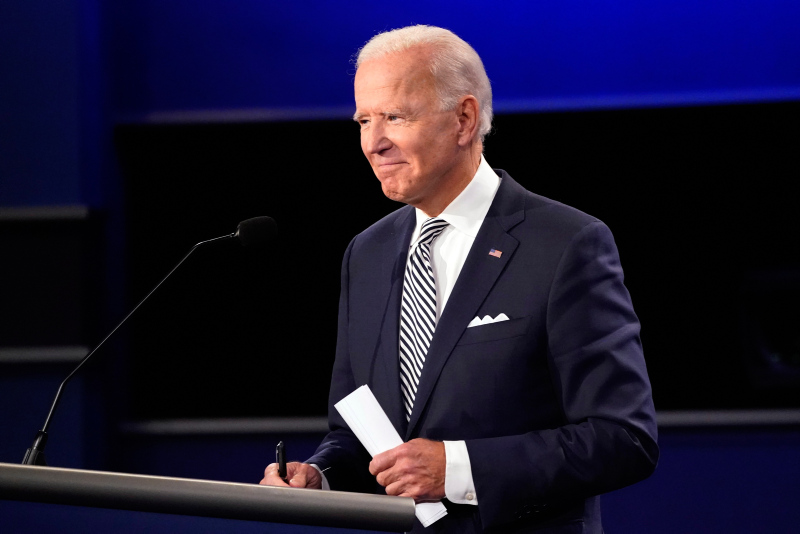 Son dakika: Trump ve Biden’dan alevli tartışma! Geceye damga vuran sözler: Putin’in köpeğisin...