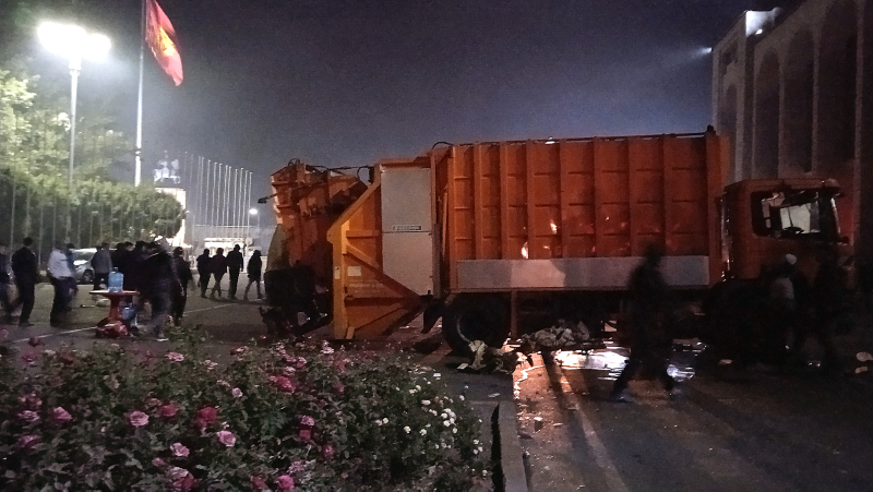 SON DAKİKA | Kırgızistan’da kaos gecesi: Seçimlerin ardından başlayan protestolarda son durum