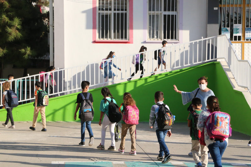 Son dakika haberi: Yüz yüze eğitim için okula koştular! Dikkat çeken kareler...