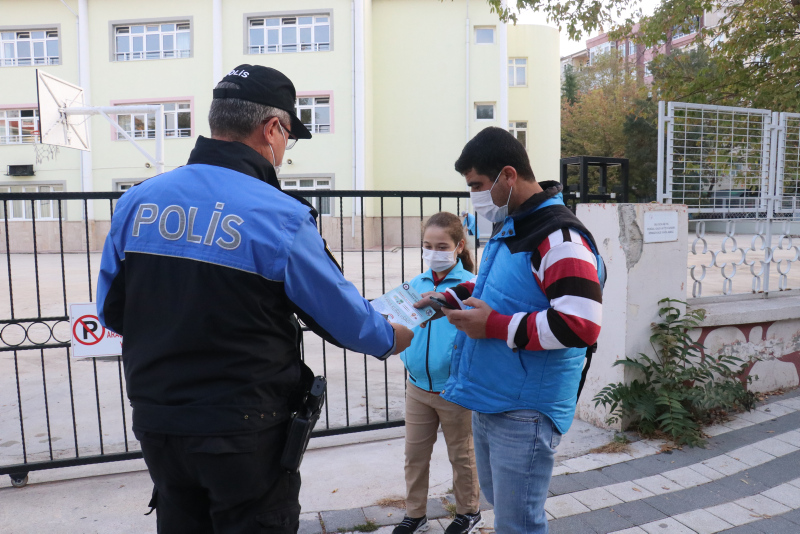 Son dakika haberi: Yüz yüze eğitim için okula koştular! Dikkat çeken kareler...