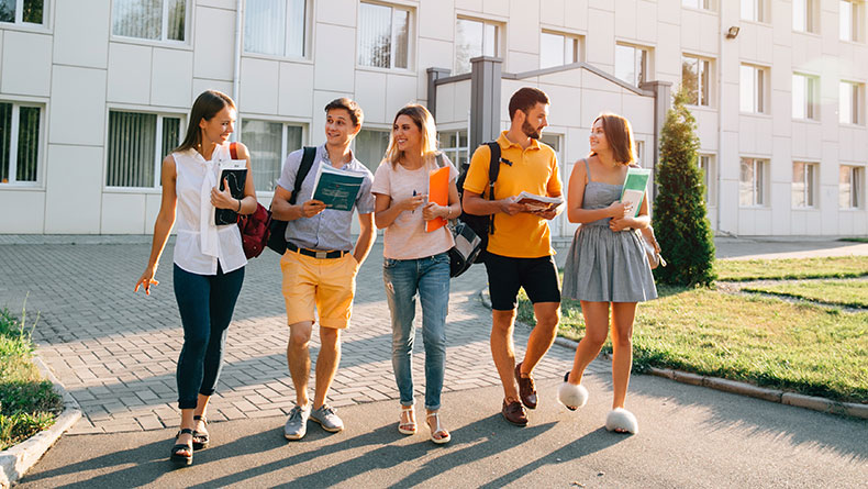 ’Üniversiteler açılacak mı?’ sorusuna Bakan Koca’dan canlı yayında flaş yanıt...