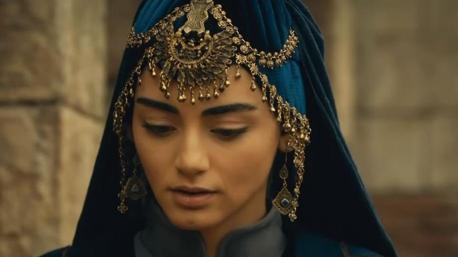 Özge Törer’in canlandırdığı Rabia Bala Hatun tarihte ne zaman ve nasıl ölmüştür, kaç çocuğu vardır? Özge Törer kimdir, kaç yaşında ve nereli?